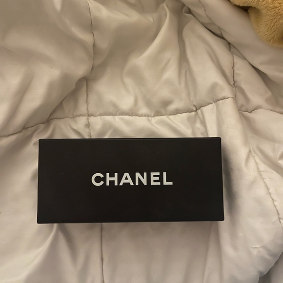 Vintage Chanel 5007 worn by Lily Rose Depp - Picture 7 of 8